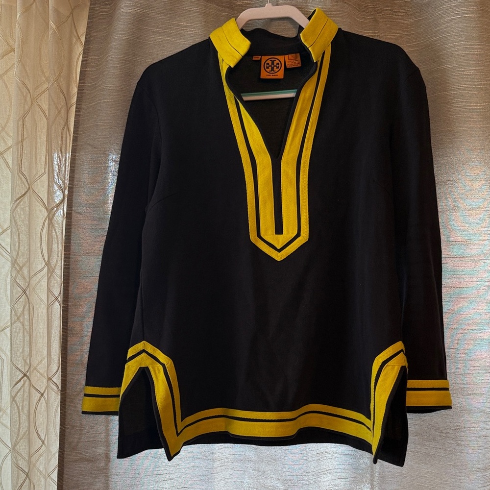 Tory Burch Black and Yellow Top/ sweatshirt
